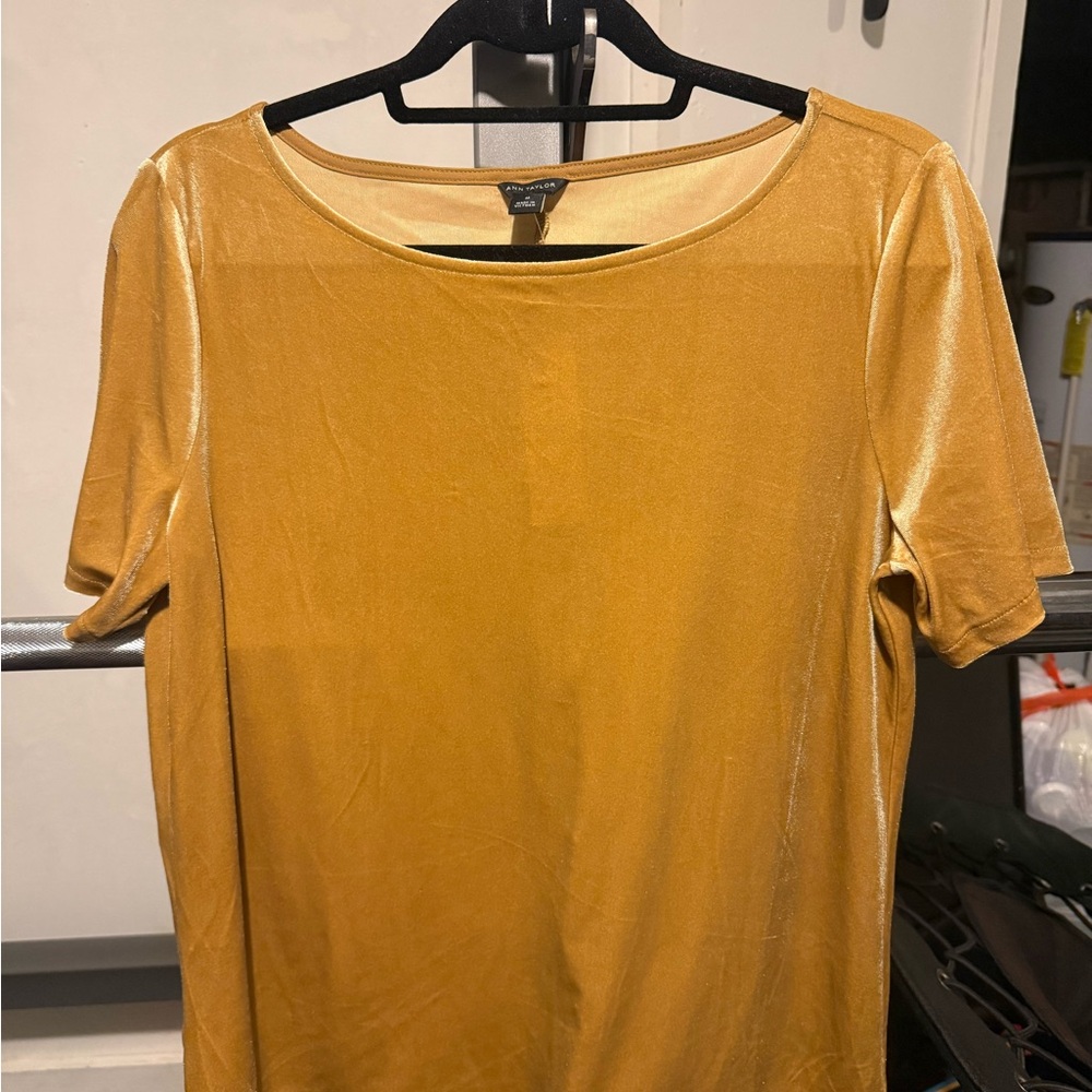 Ann Taylor Shimmering Gold Short Sleeve Top